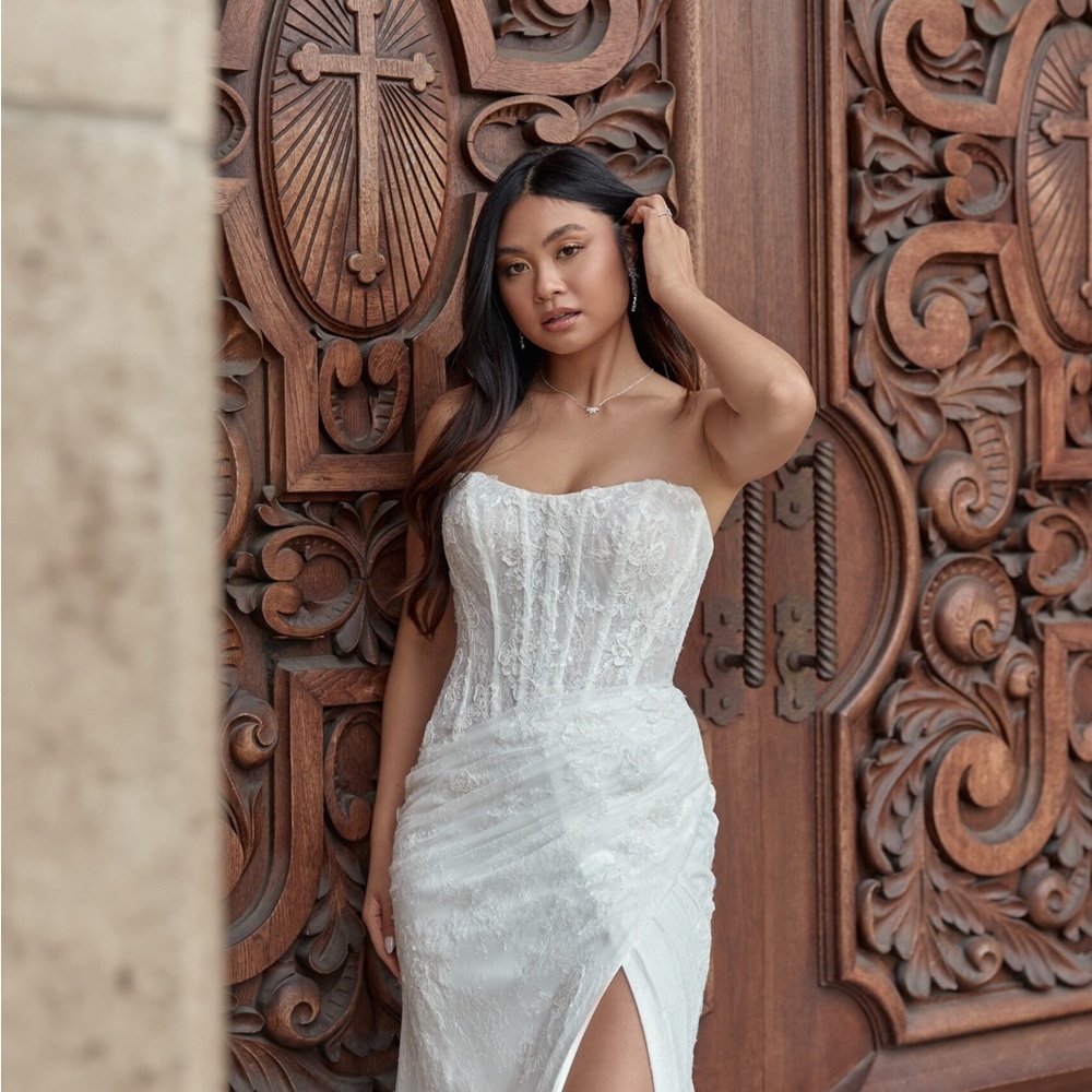 Essense of Australia strapless wedding gown style D4091